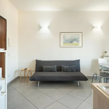 Crystal House Front Tramvia Florenz