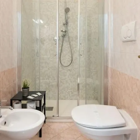 Crystal House Front Tramvia Florenz