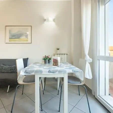 Crystal House Front Tramvia Florenz