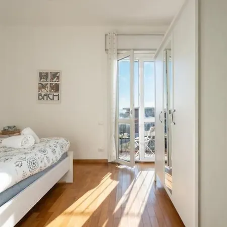 Crystal House Front Tramvia * Florenz