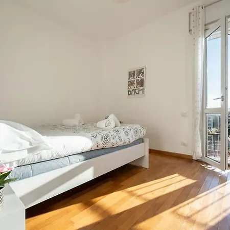 Crystal House Front Tramvia Firenze